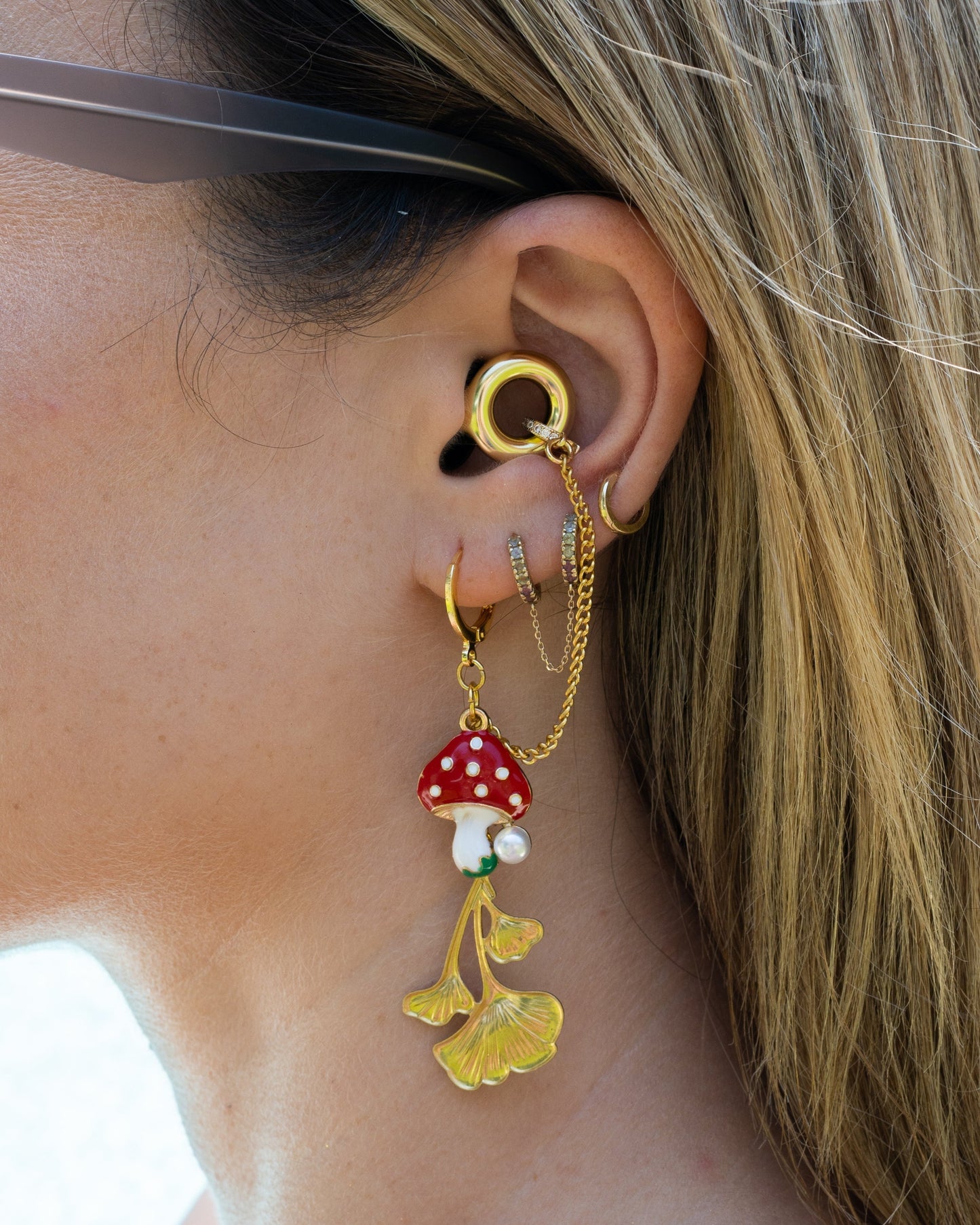 Loop earplug earring